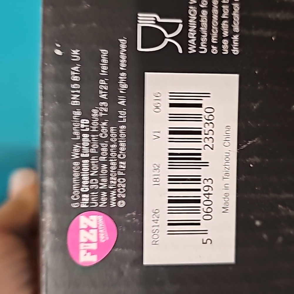 Two liter Fish Bowl Cocktail set in New in box umbrellas streamers straws … - Picture 8 of 8